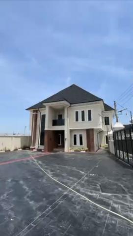 Luxury 5-Bedroom Detached Duplex with Swimming Pool & 2-Bedroom BQ for Sale in Karsana, Abuja