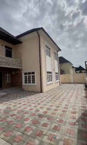 Luxury 5-Bedroom Detached Duplex with Guest Chalet & BQ on 1,000sqm in Guzape, Abuja