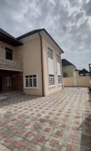 Luxury 5-Bedroom Detached Duplex with Guest Chalet & BQ on 1,000sqm in Guzape, Abuja