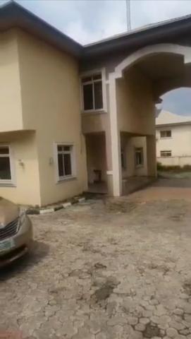 Distressed Sale: Spacious 6-Bedroom Detached Duplex with 2-Room BQ on 1,100sqm in Utako, Abuja