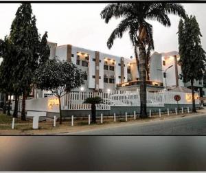 86-Room 3-Star Hotel with Shops, Offices & Conference Halls for Sale in Wuse Zone 6, Abuja