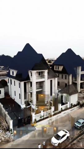 Luxury Smart 5-Bedroom Detached Duplex with Swimming Pool for Sale in Lokogoma, Abuja
