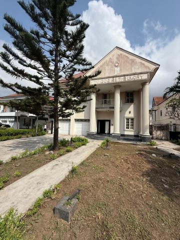 Luxury 6-Bedroom Mansion with Swimming Pool for Sale in Nicon Town, Lekki