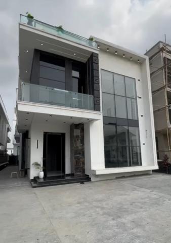 Luxury 5-Bedroom Fully Detached Duplex with BQ & Swimming Pool in Megamound Estate, Lekki