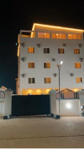 20-Room Fully Furnished Hotel with Rooftop Lounge & Indoor Pool for Sale in Utako/Mabushi, Abuja