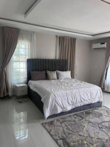 Luxury 3-Bedroom Furnished Flat for Sale in Lekki Phase 1 – ₦200 Million Net