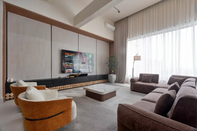 Exquisite 2-Bedroom Automated Penthouse with Top-Notch Amenities