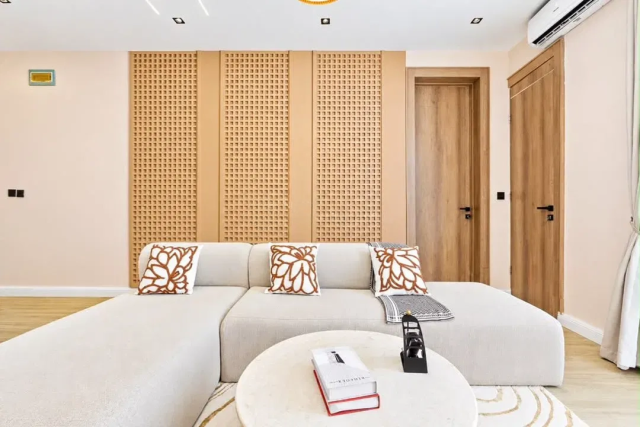 1-Bedroom Apartment with PS5, Pool & Gym