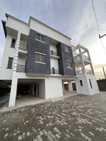 Furnished 2-Bedroom Short-Let Apartment with Swimming Pool & Wi-Fi in Ikate, Lekki