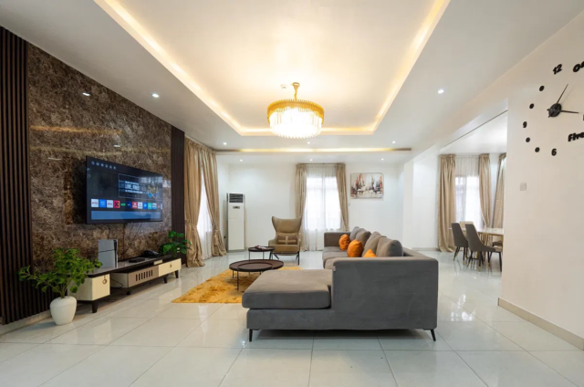 Luxury 3-Bedroom Penthouse with Modern Facilities – Lekki Phase 1