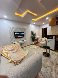 Furnished 1-Bedroom Apartment with Wi-Fi, Pool & 24/7 Power in Adeniyi Jones