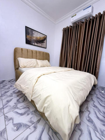 Deluxe Furnished 1-Bedroom Short-Let Apartment with Wi-Fi, DSTV & Netflix in Yaba