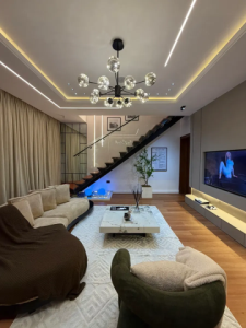 Luxury 2-Bedroom Maisonette with Pool, PS5, Snooker & Ceiling Mirrors