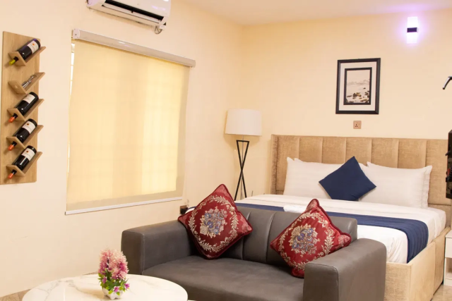 Standard 1 Bedroom Studio Apartment with Foyer