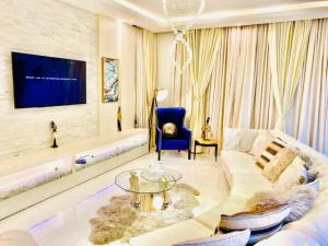 Keji's 5 Star Short let Apartment in Osapa London, Lekki