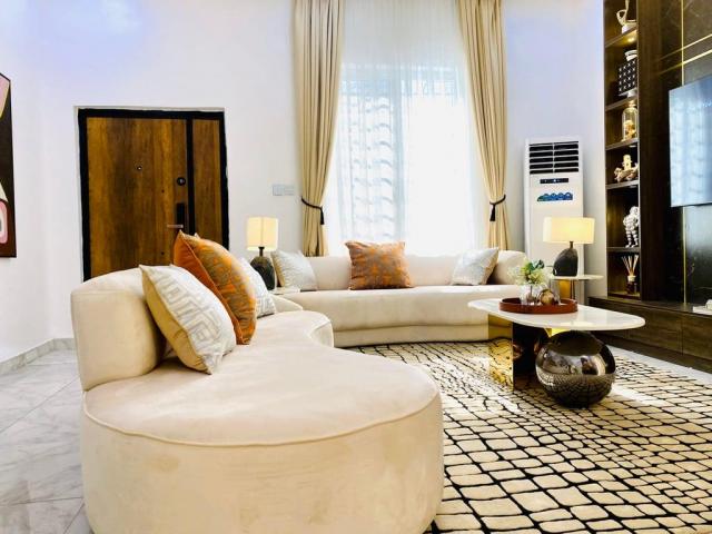 Ador's Luxurious Apartment in Osapa