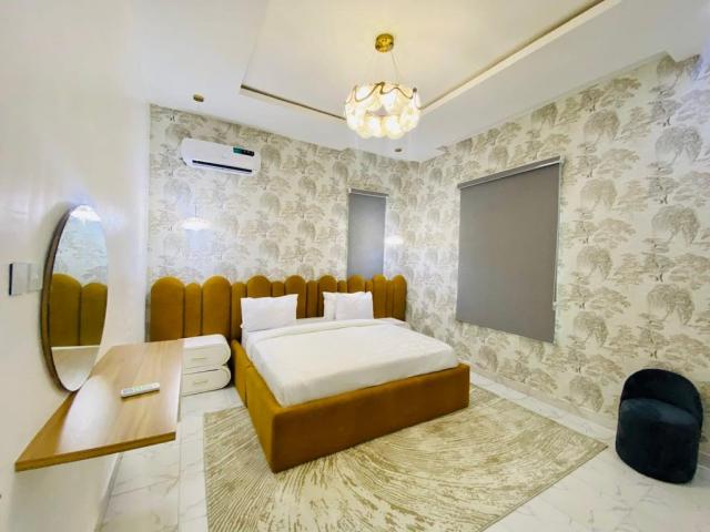 Ador's Luxurious Apartment in Osapa