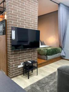 Retro Style Studio Apt at The Courtyard
