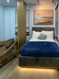 Uber-Cool Studio Apartment at The Courtyard