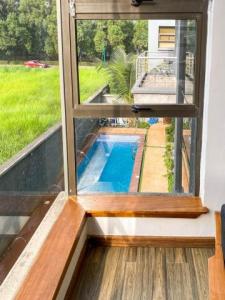 Exquisite 4 Bed House with Pool VGC