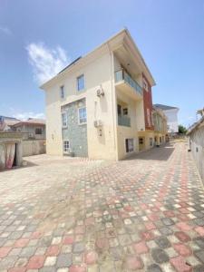 4 BEDROOM TERRACE DUPLEX WITH BQ FOR RENT.