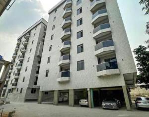 SERVICED 3-BEDROOM APARTMENT WITH BQ