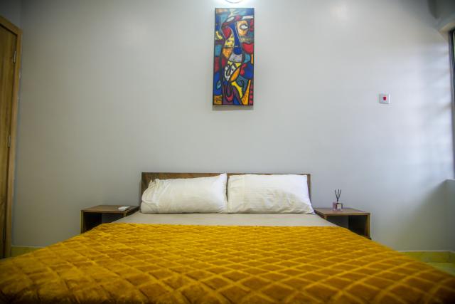 Lovely 2-bedroom apartment with pool.